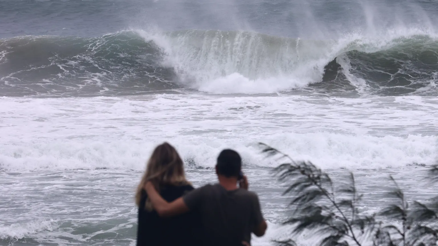 Five Dead as Massive Waves Batter Australia’s Coastline